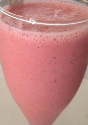 A picture of Strawberry Jalapeno Lassi.
