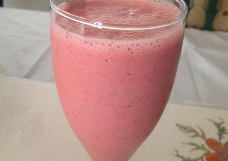 Simple Way to Prepare Homemade Strawberry Jalapeno Lassi