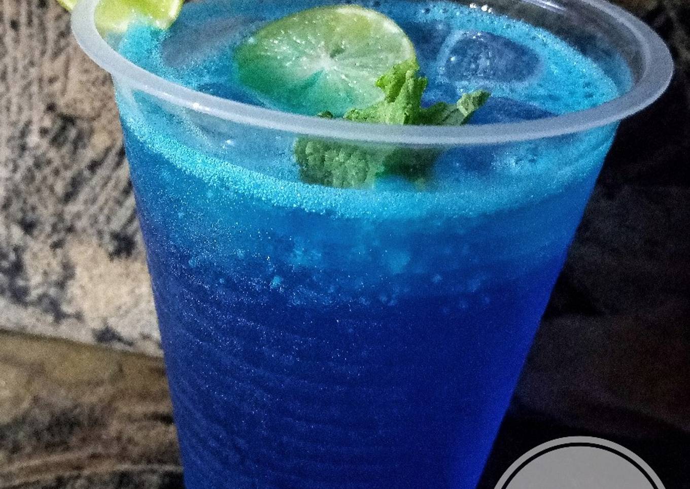 Blue lagoon mocktail