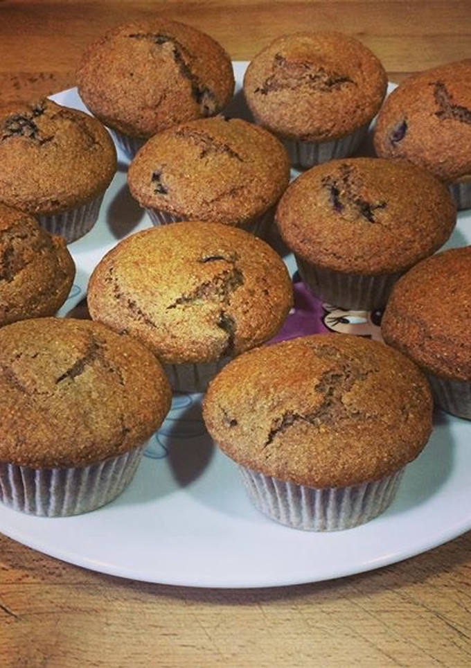 Una foto de Muffins de plátano y arándanos