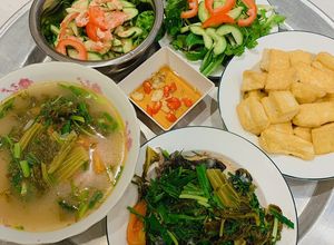 Hình của món Canh đầu cá lăng nấu dưa chua.