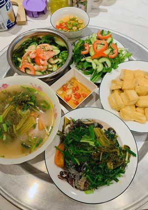 Hình của món Canh đầu cá lăng nấu dưa chua.