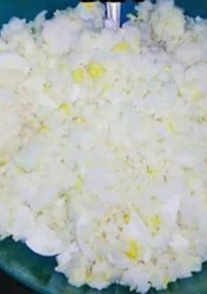 Una foto de Ensalada de arroz y huevo