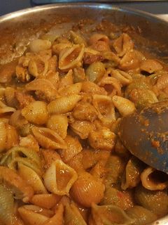 Una foto de Pasta a la pomodoro con pollo