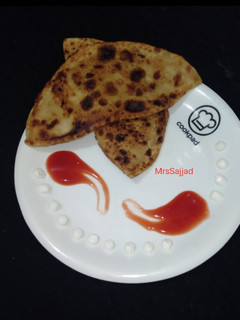 A picture of Aloo ke prathay.