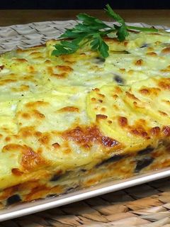 Una foto de Pastel de patatas, berenjenas, jamón york y queso, súper fácil y SIN FRITOS