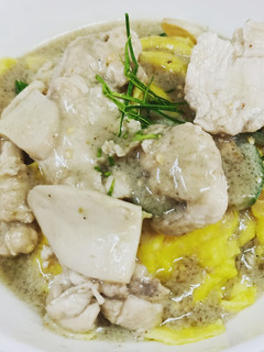 綠咖哩雞肉歐姆蛋包飯 的食譜成品照片