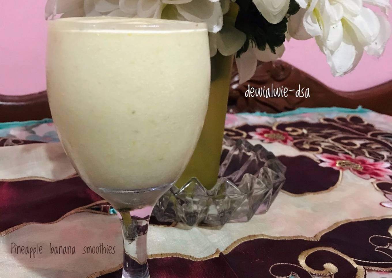Pineapple banana smoothies