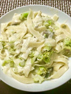 Una foto de Fetuccini en Salsa Blanca de Brócoli