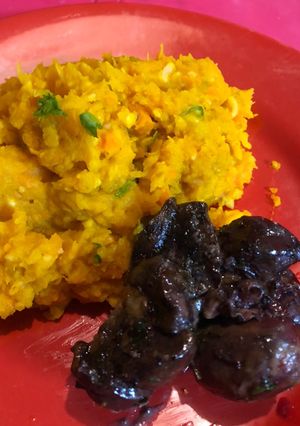Una foto de Puré de zapallo con riñón a la parrilla