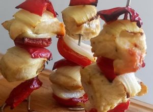 Una foto de Mini brochetas de pollo en freidora de aire