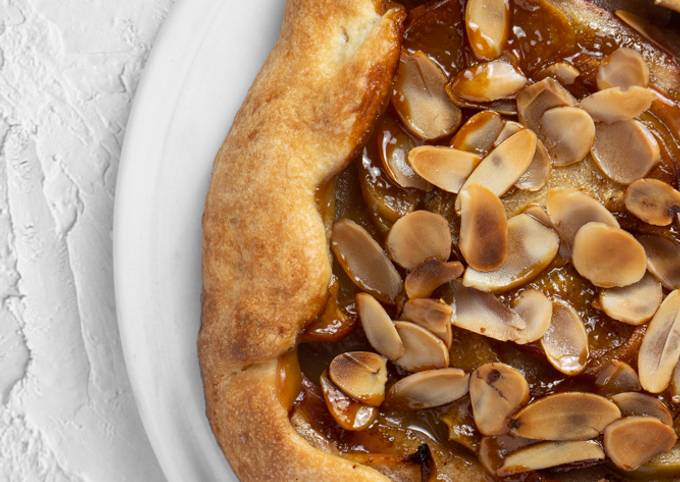 Salted Caramel Apple Galette