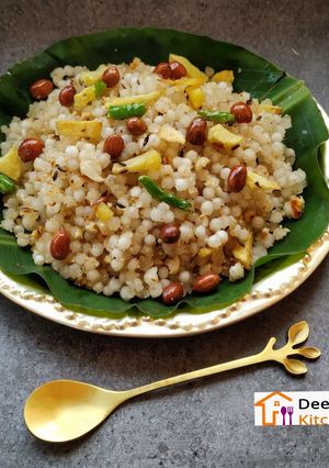 साबूदाणा खिचडी (Sabudana Khichdi Recipe In Marathi) रेसिपी चे मुख्य फोटो 