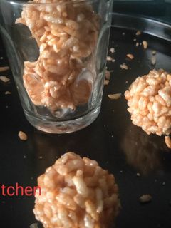 A picture of Murmura ladoo.