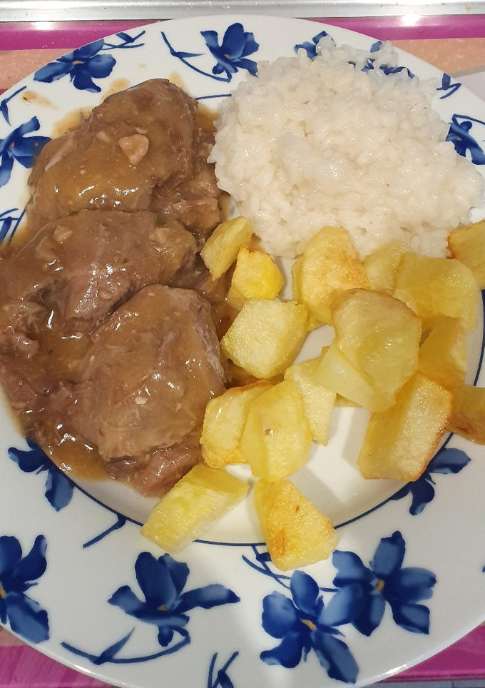 Una foto de Carrilleras de cerdo con salsa de nueces