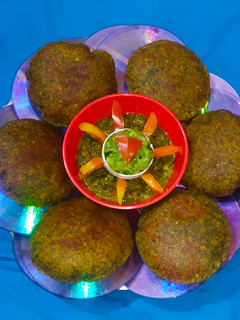 उड़द डाल की पूरी/ ठडूला(Udad dal ki puri recipe in Hindi) रेसिपी मुख्य फोटो