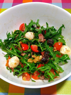 Foto principal de Ensalada de rúcula, tomate y mozzarella