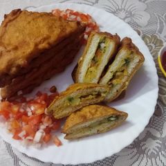A picture of Bread pakoda sandwich.