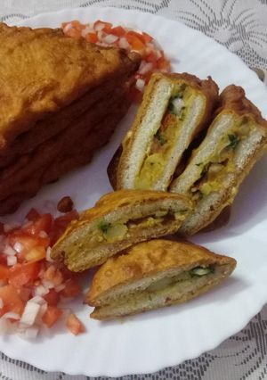 A picture of Bread pakoda sandwich.