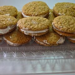 A picture of Copycat Little Debbie Oatmeal Cream Pies.