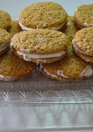 A picture of Copycat Little Debbie Oatmeal Cream Pies.