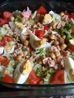 Una foto de Ensalada de garbanzos