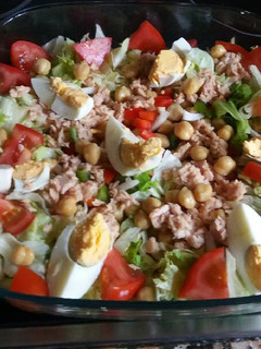 Una foto de Ensalada de garbanzos