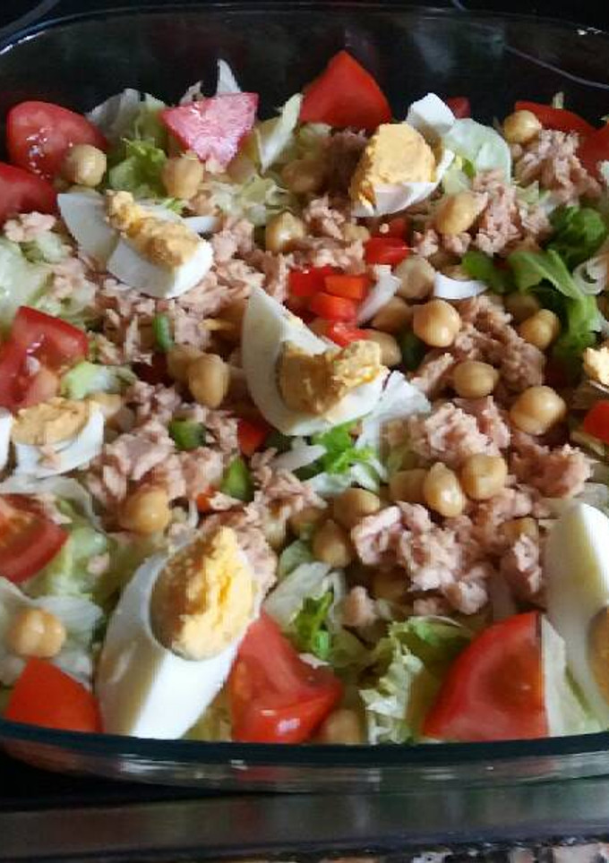 Una foto de Ensalada de garbanzos