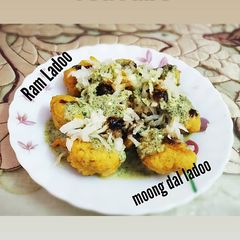 A picture of Moong dal laddu.