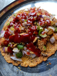 पापड़ पिज़्ज़ा(papad pizza recipe in hindi) रेसिपी मुख्य फोटो