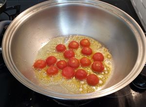 Una foto de Tomates Mini Gratinados 😋 Deliciosa Merienda