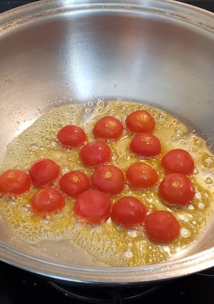 Una foto de Tomates Mini Gratinados 😋 Deliciosa Merienda