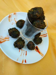 ধনেপাতার পকোড়া(dhone patar pokora recipe in Bengali) রেসিপির প্রধান ছবি