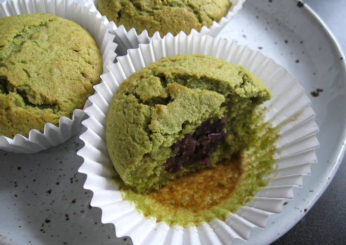 Azuki Stuffed Matcha Cupcakes