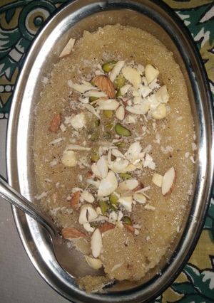 सूजी का हलवा (sooji ka halwa recipe in Hindi) रेसिपी मुख्य फोटो