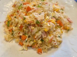 Foto de Arroz Frito com Delícias do Mar, Cenoura e Ovo