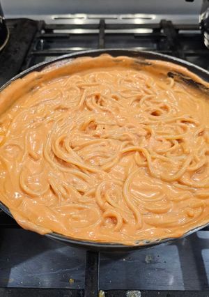 Una foto de Espagueti rojo de queso 🧀