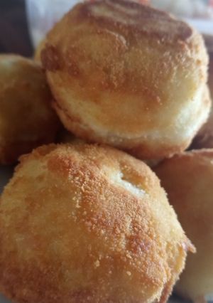 Una foto de Croquetas de papa rellenas de jamón y queso