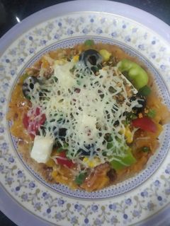 ભાખરી પીઝા (Bhakhri Pizza Recipe In Gujarati) રેસીપી મુખ્ય ફોટો
