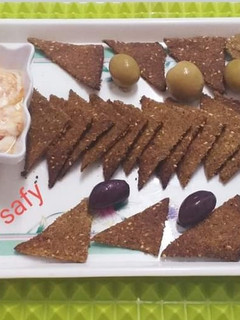 A picture of كراكرز.