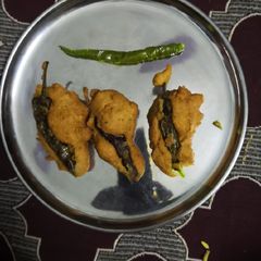 A picture of Mirchi.