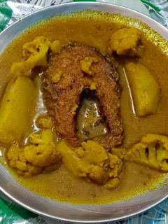 ফুলকপি দিয়ে রুই মাছের ঝোল(fulkopi diye rui macher jhol recipe in Bengali) রেসিপির প্রধান ছবি