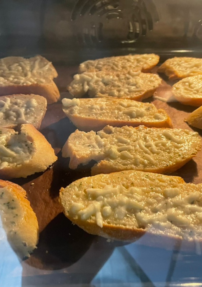 Una foto de Pan de ajo 🧄