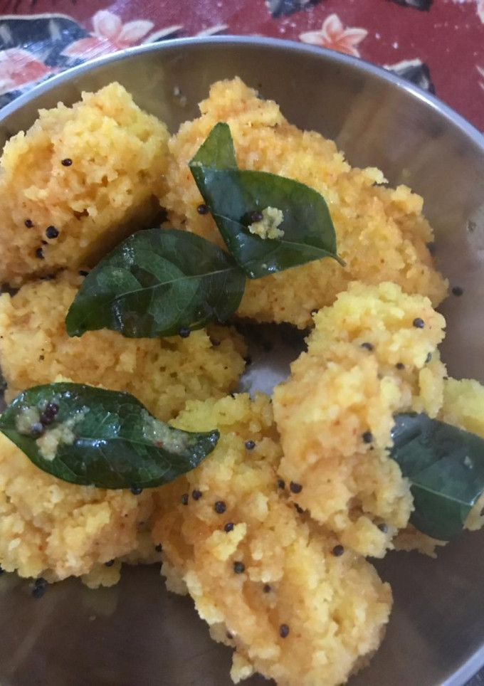 बेसन का ढोकला (Besan ka dhokla recipe in Hindi) रेसिपी मुख्य फोटो