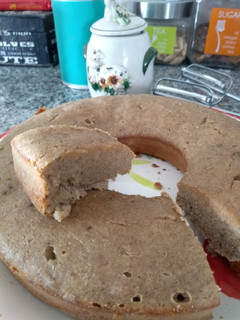 Una foto de Torta húmeda de banana y miel