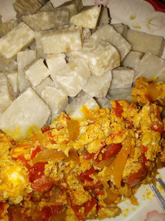 A picture of Boiled yam with eggs and tomatoes souce.