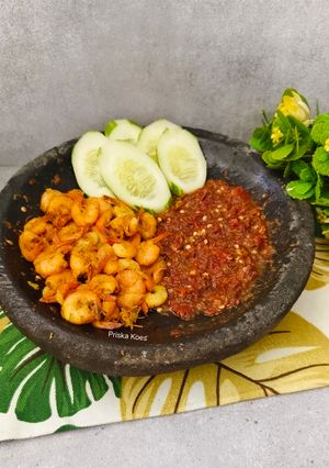 Foto resep Udang Goreng Mentega dengan Sambal Terasi Mentah