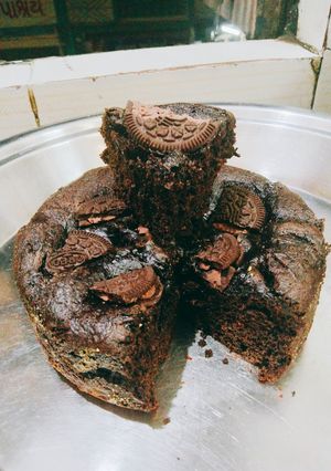 A picture of Oreo brownie cake.