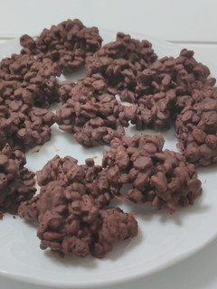 Una foto de Bombones de chocokrispies