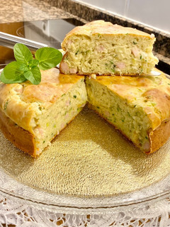 Una foto de Pastel salado con calabacín, pavo y queso